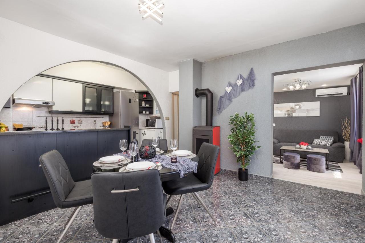 Villa Summer Oasis Dobrinj ภายนอก รูปภาพ